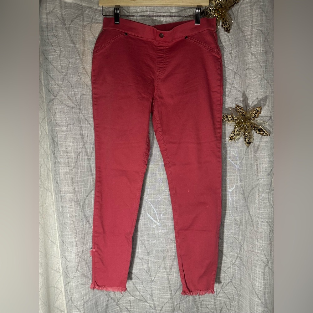 Utopia by Hue Vibrant Lipgloss pink.  Cropped crisscross raw hem Jeans. size L